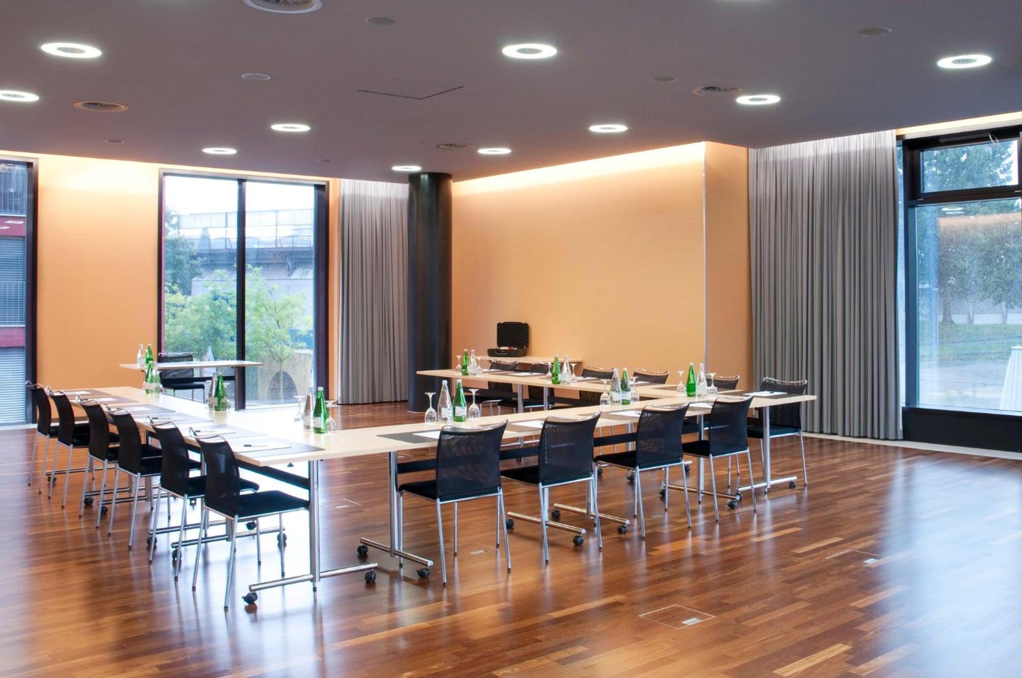 Holiday Inn Zuerich Messe By Ihg Екстер'єр фото